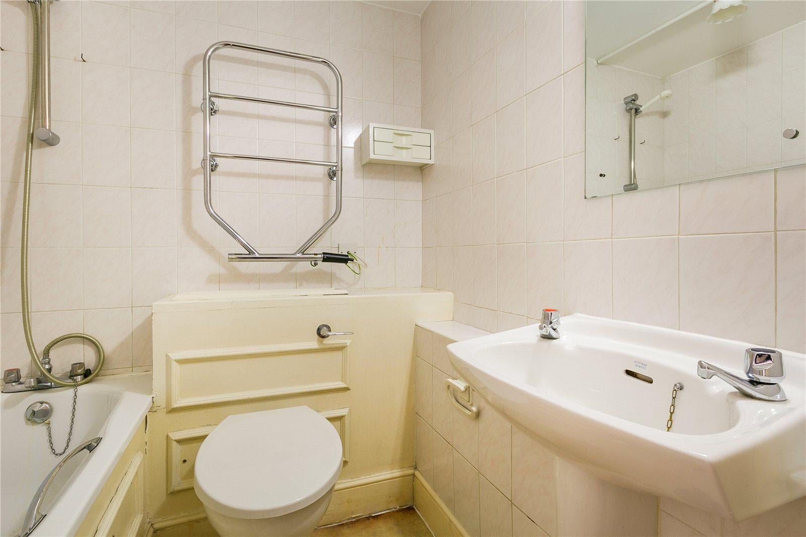 Flat Sloane Avenue in Greater London