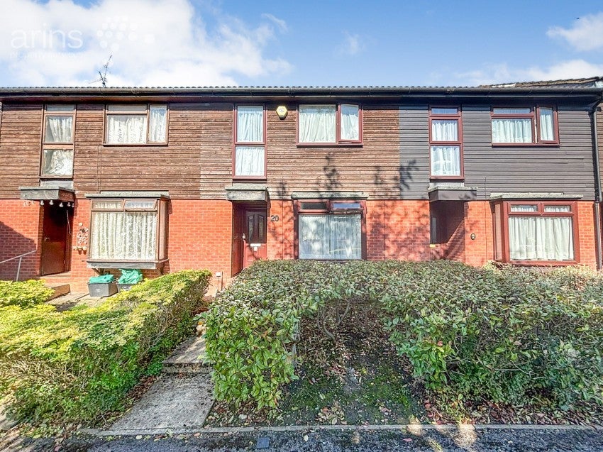 House Carshalton Way in Reading
