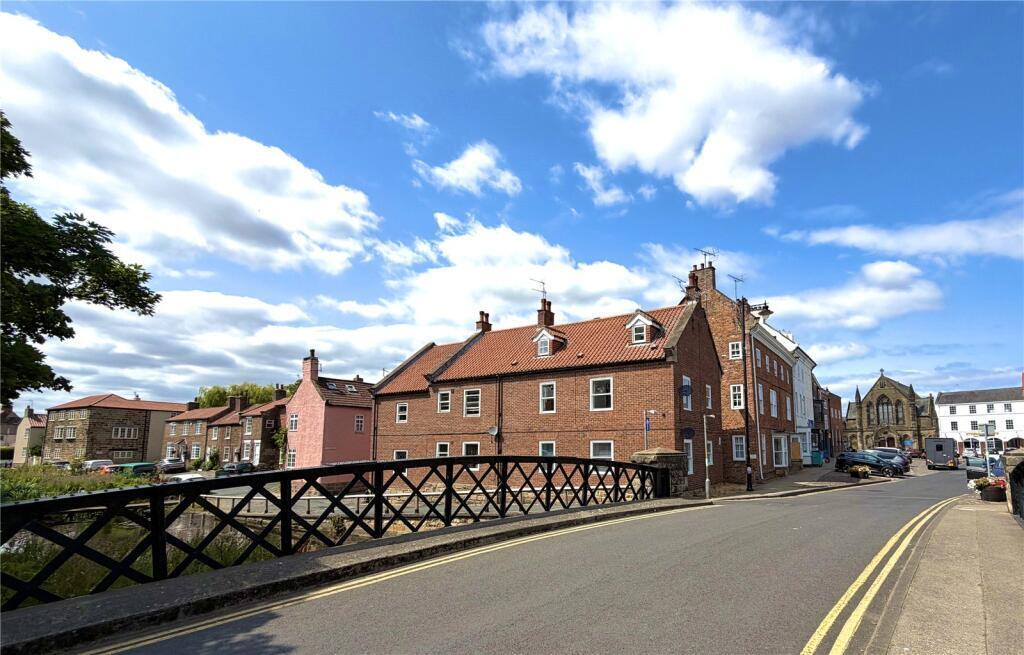 Flat High Street in Stokesley