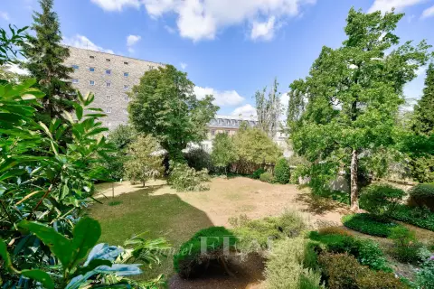 Flat Rue de Sèvres in Paris