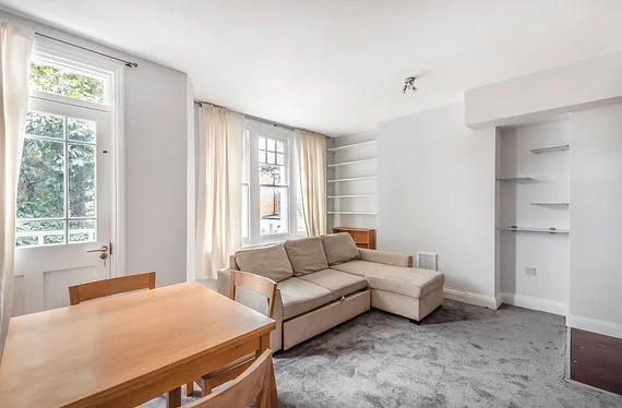 Flat Rathcoole Gardens in Greater London