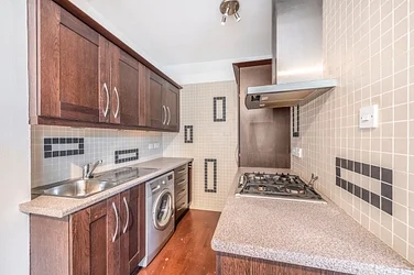 Flat Rathcoole Gardens in Greater London