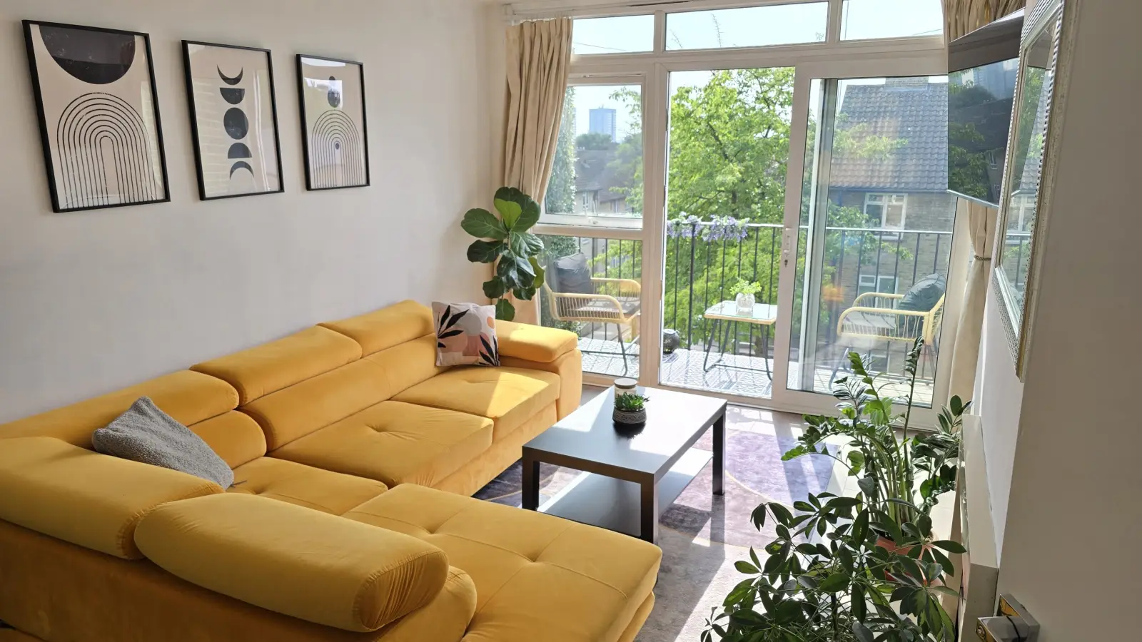 Flat Dobson Close in Greater London