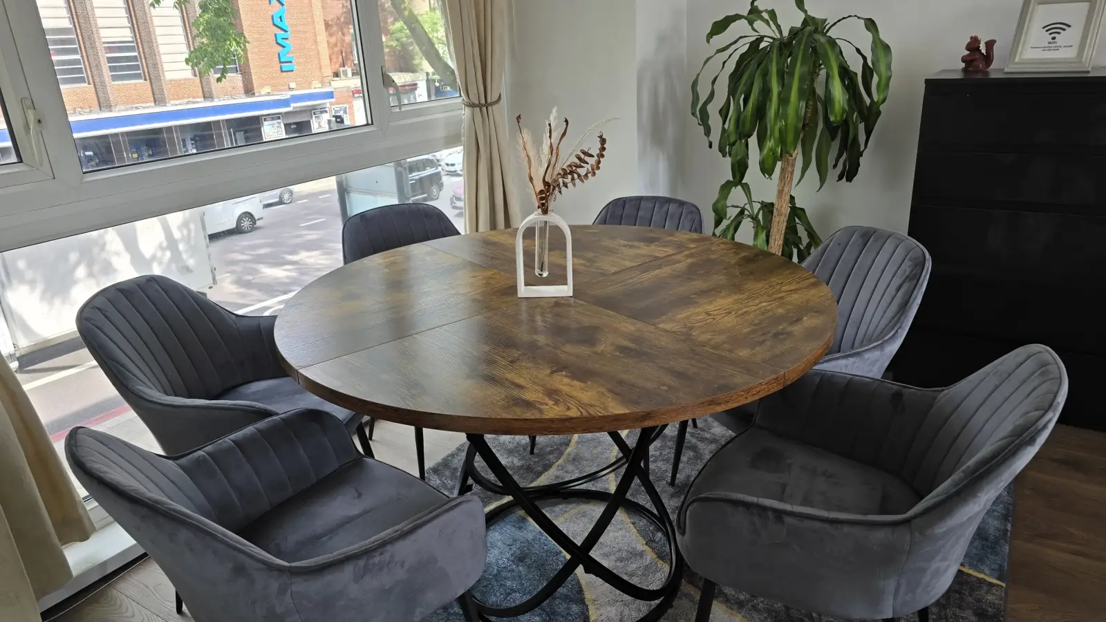 Flat Dobson Close in Greater London