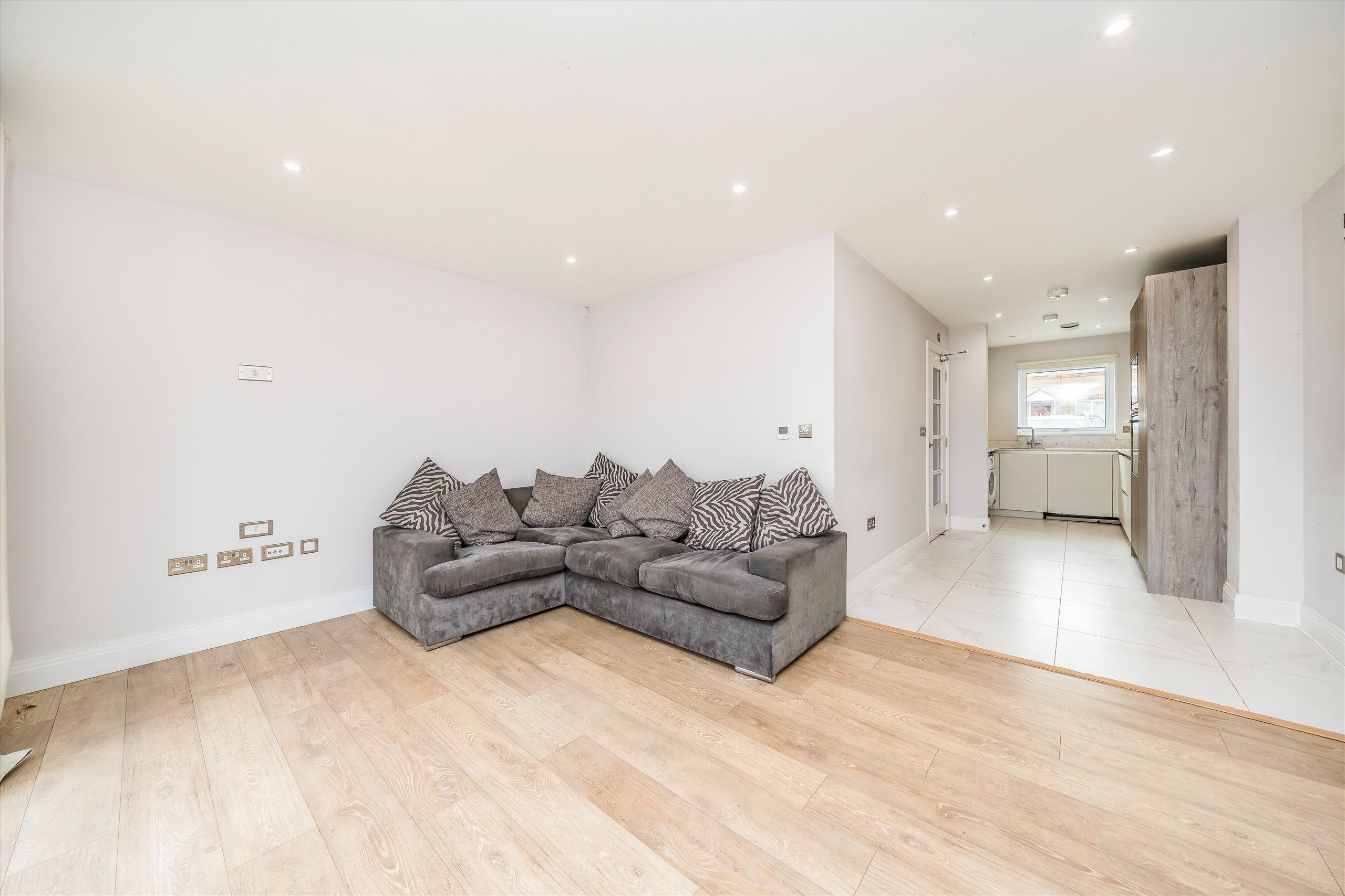 Flat Eveline Road in Greater London