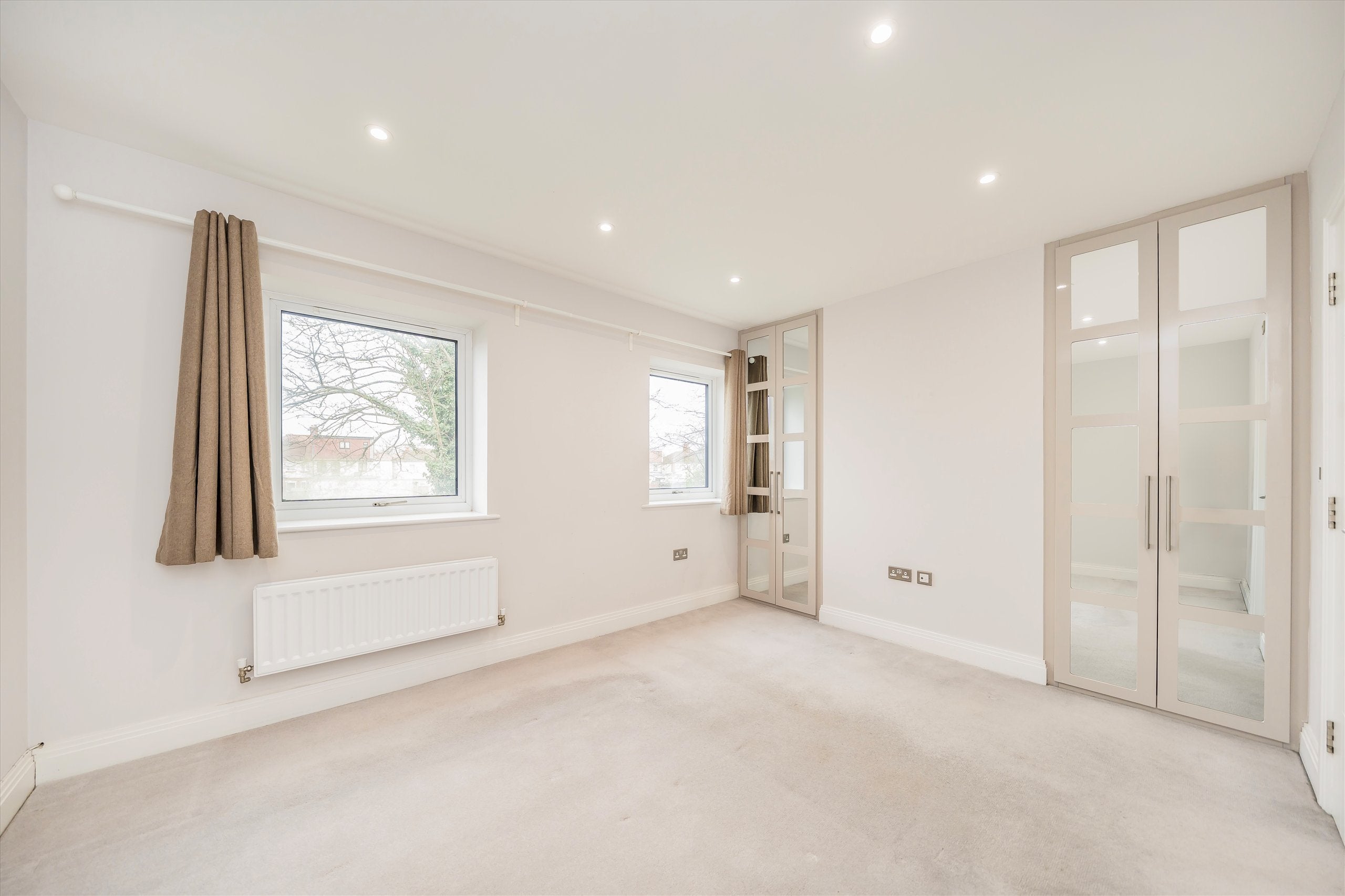 Flat Eveline Road in Greater London
