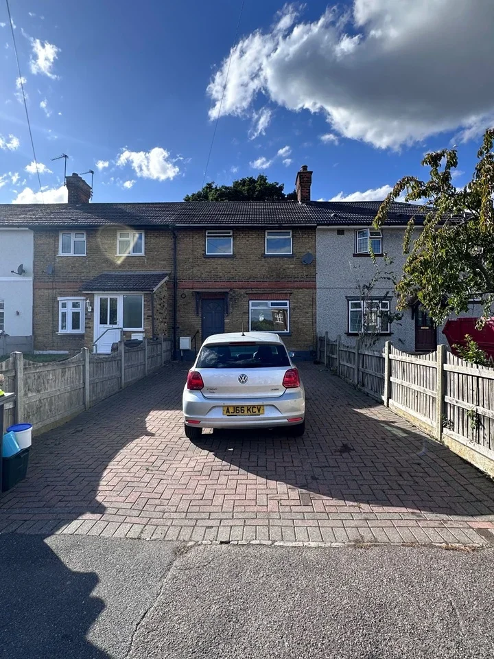 House Colvin Gardens in Greater London