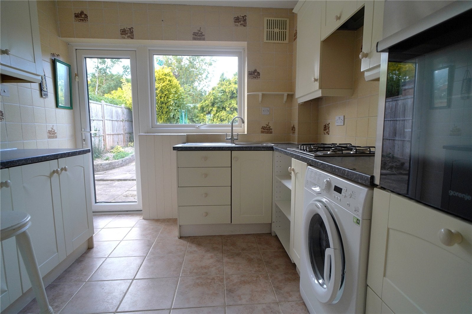 House Penfold Close in Bishop's Tachbrook
