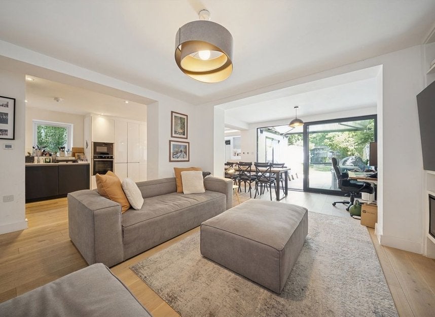 Flat Finchley Road in Greater London