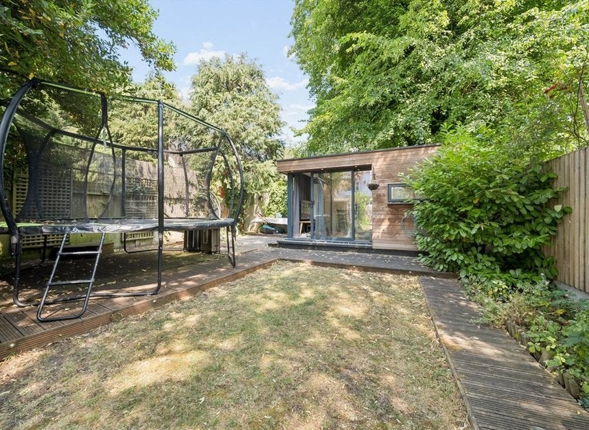 Flat Finchley Road in Greater London