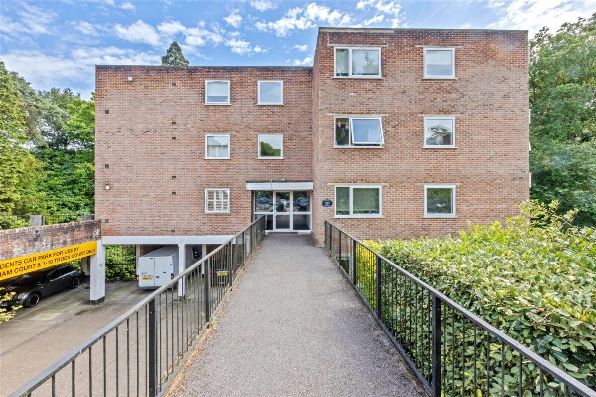 Flat Cardwell Crescent in Ascot