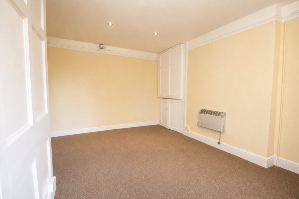 Flat Southfield Road in Bristol