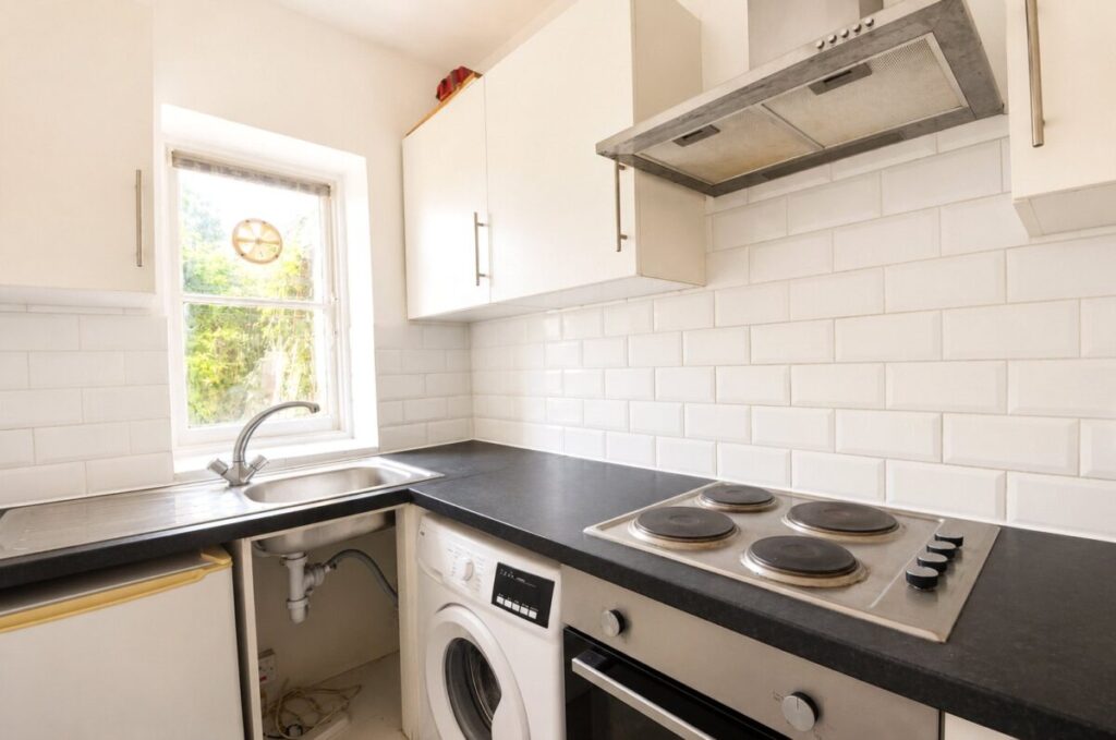 Flat Southfield Road in Bristol