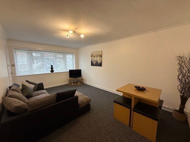 Flat Dean Close in Derby