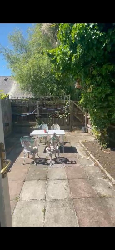 Room Lough Road in Greater London