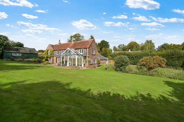 House Broomstick Lane in Buckland Common