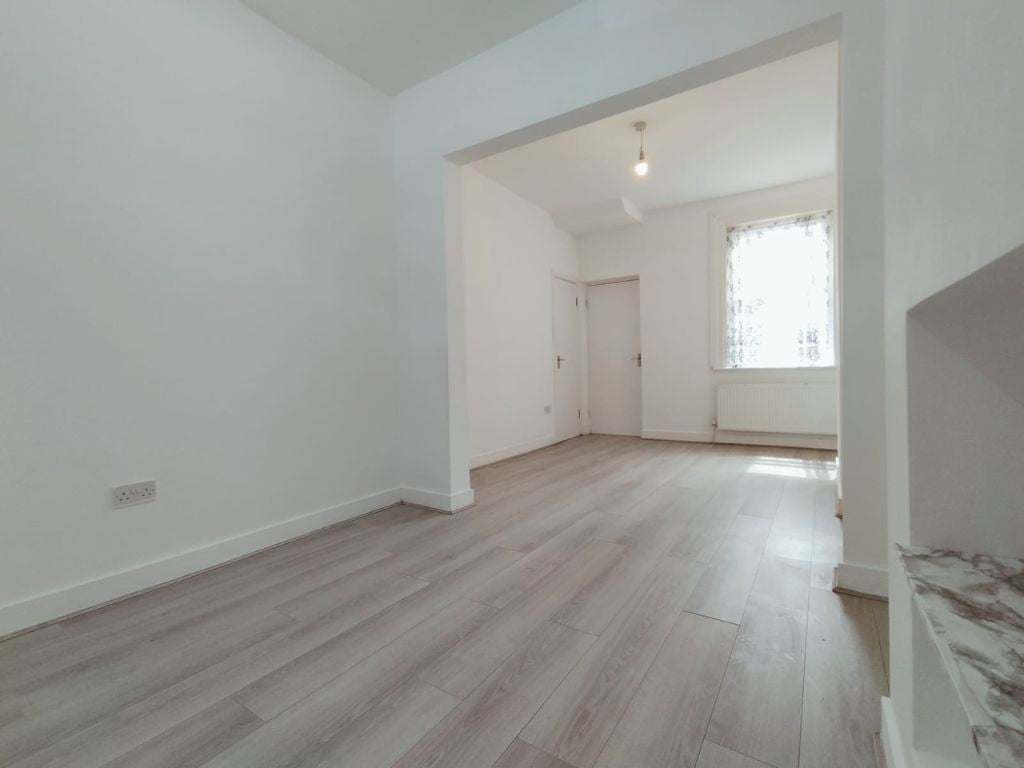 House Town Road in Greater London