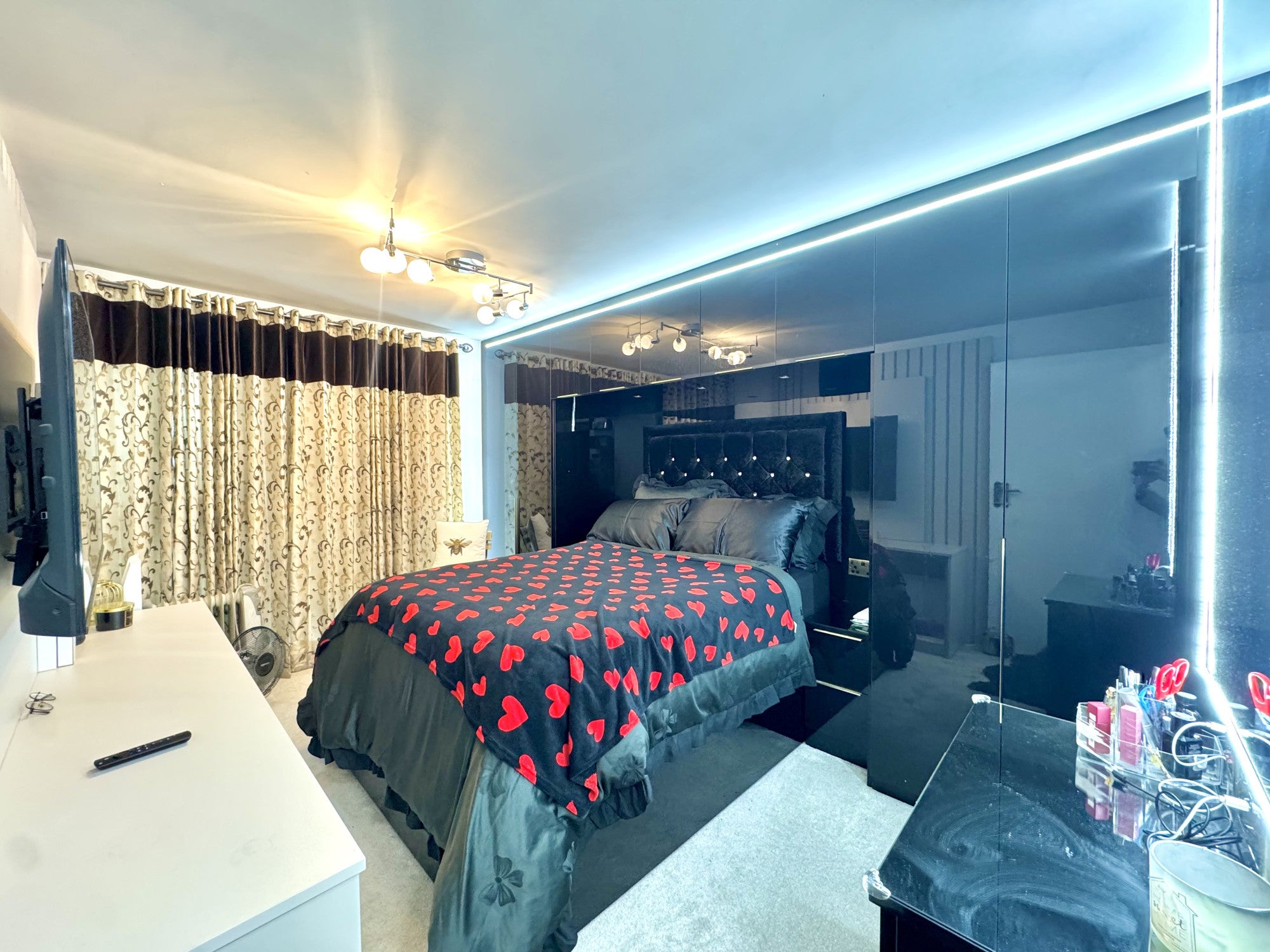Flat Harris Close in Greater London