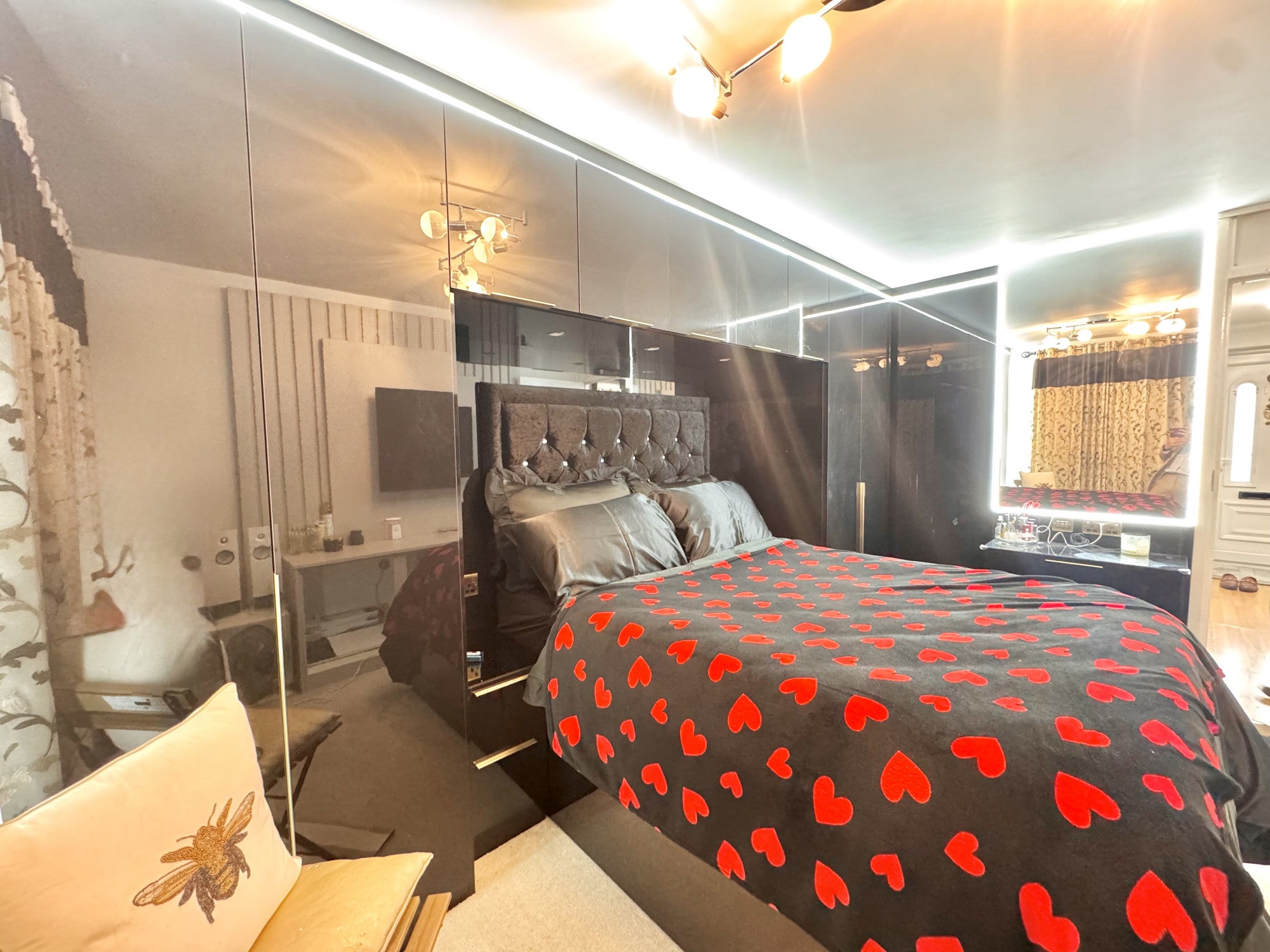 Flat Harris Close in Greater London