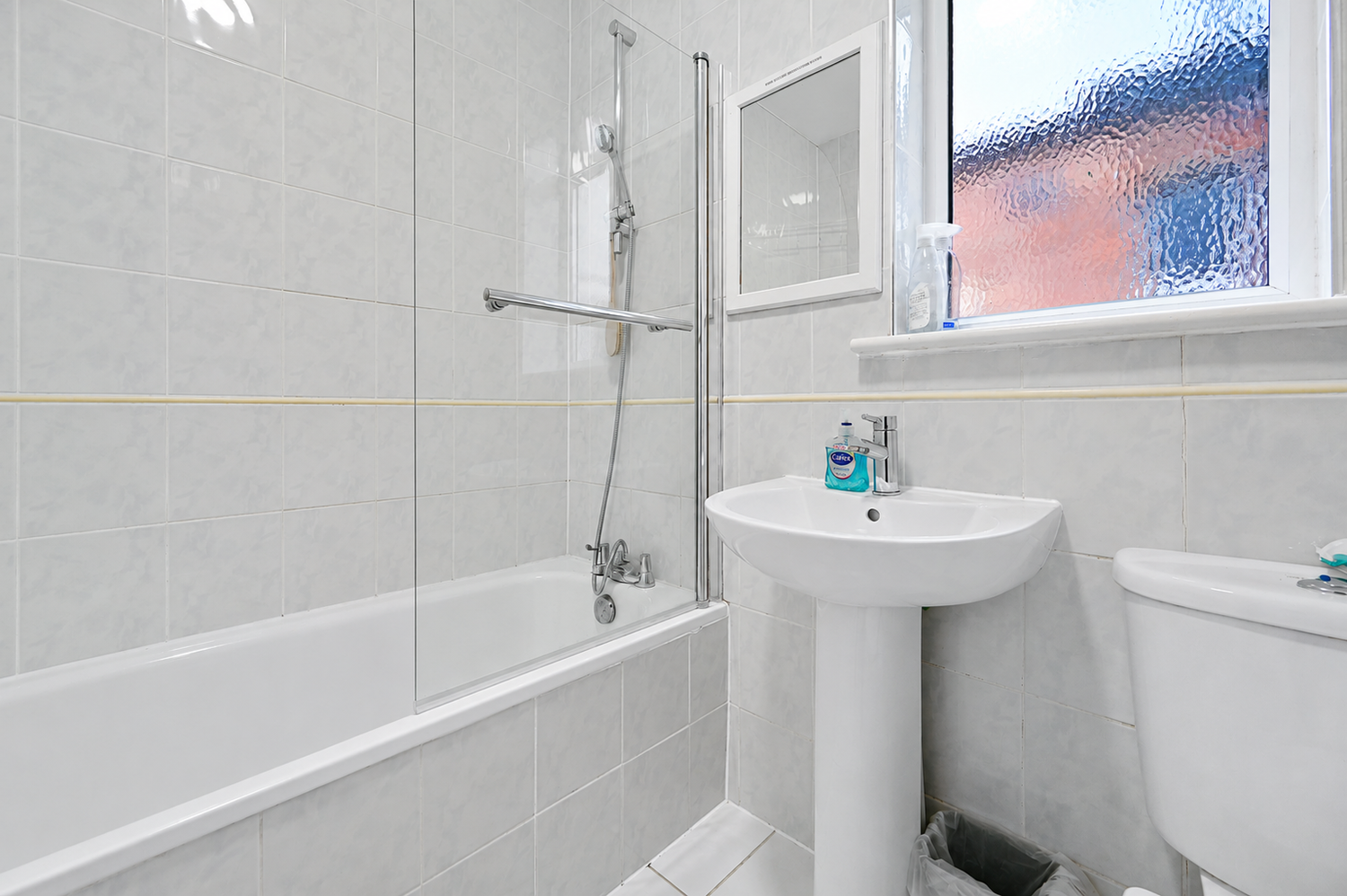 Room Station Road in Greater London
