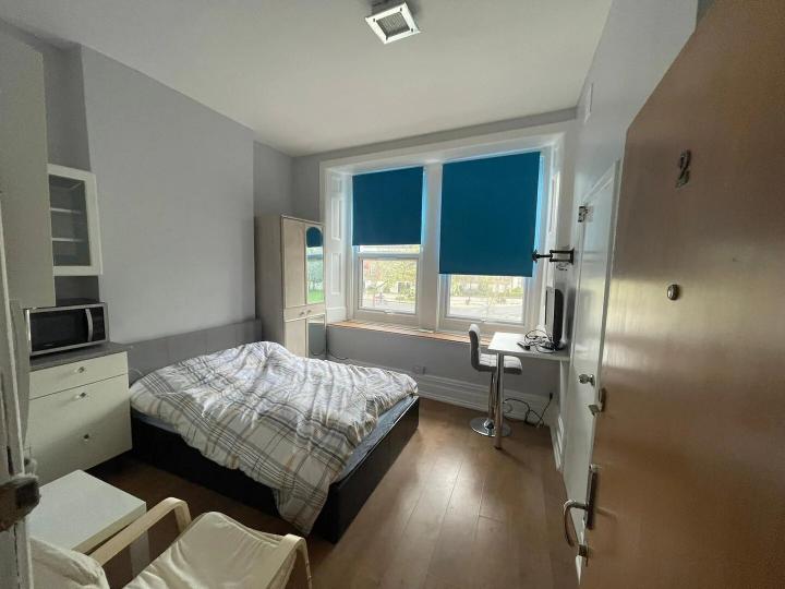Flat Relf Road in Greater London