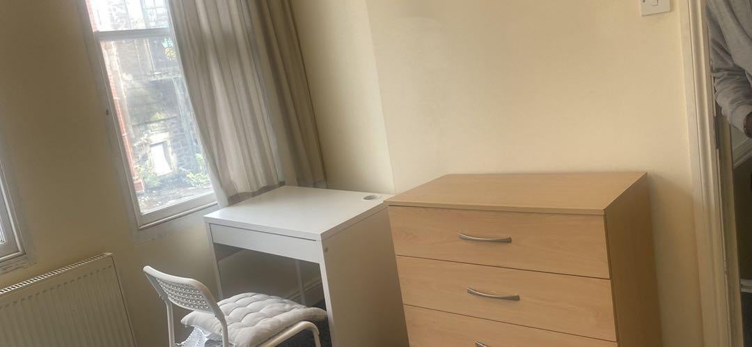 Room Moon Street in Bristol
