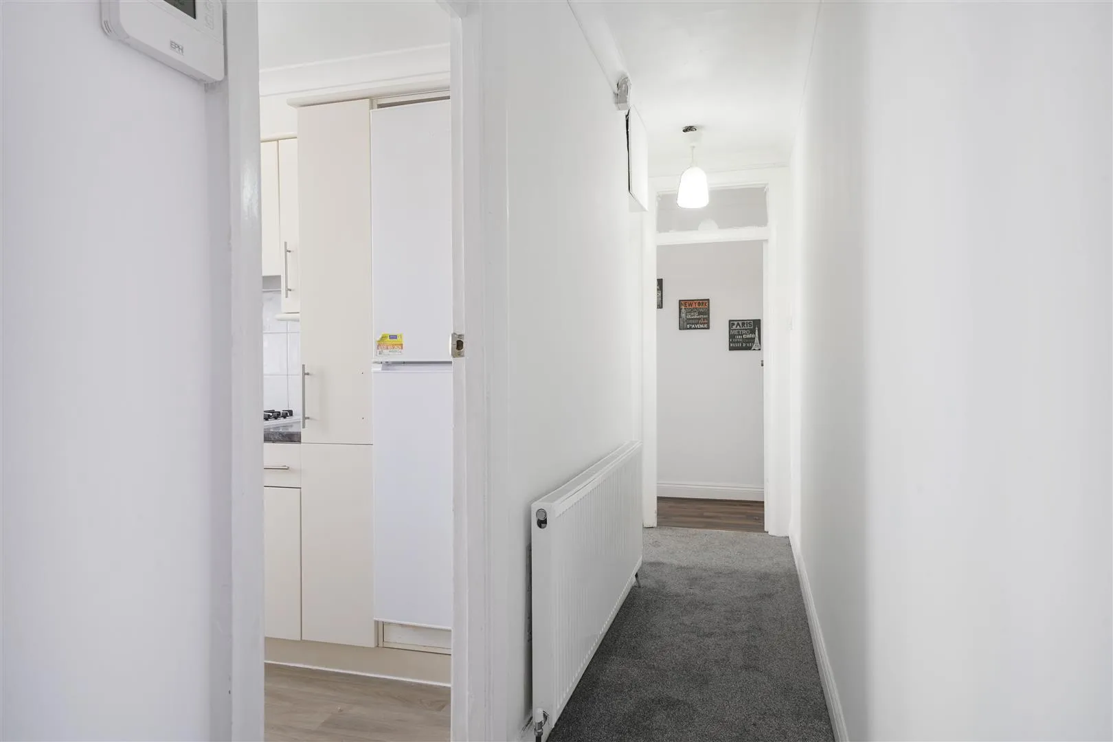 Flat Kings Drive in Greater London