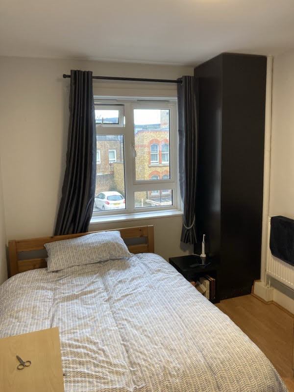 Room City Road in Greater London