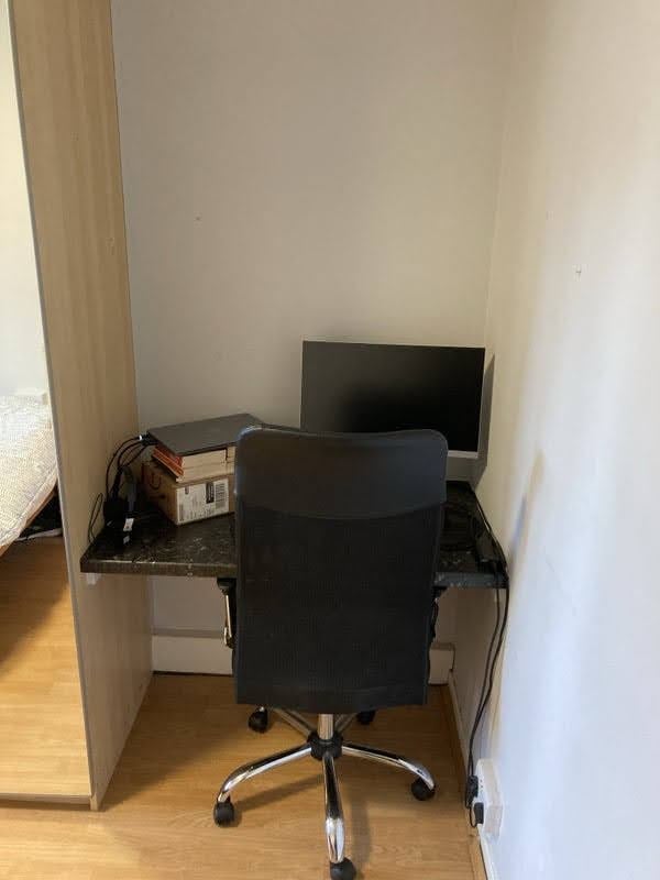 Room City Road in Greater London