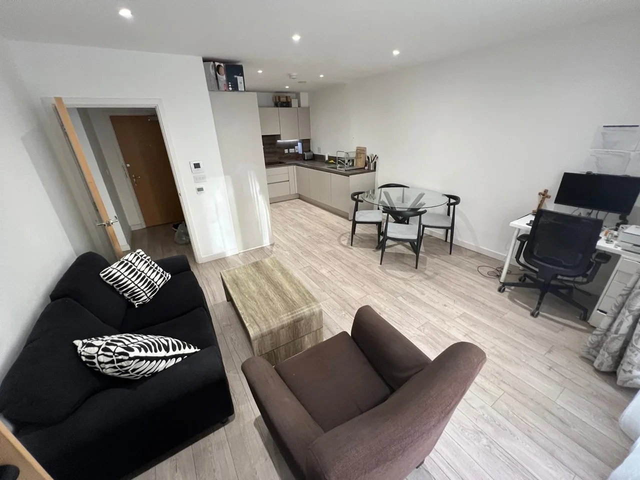 Flat Perryfield Way in Greater London