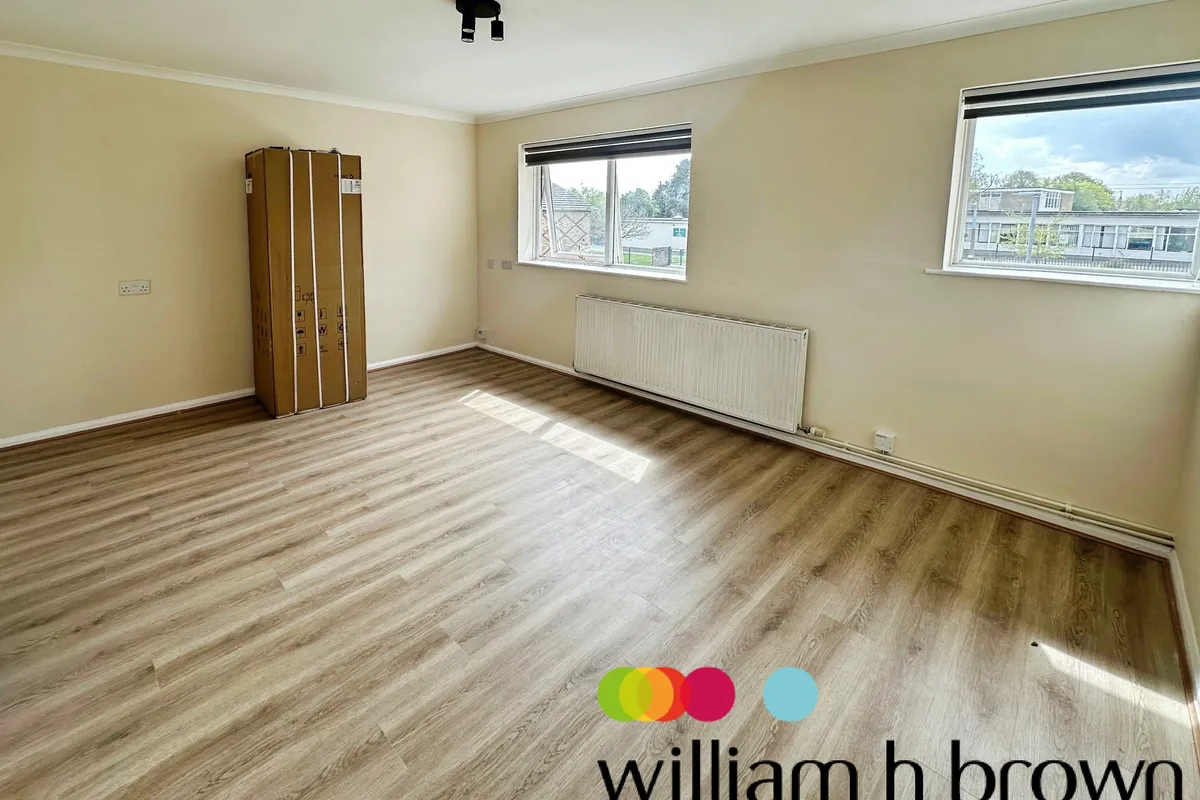 Flat Lancaster Way in Braintree