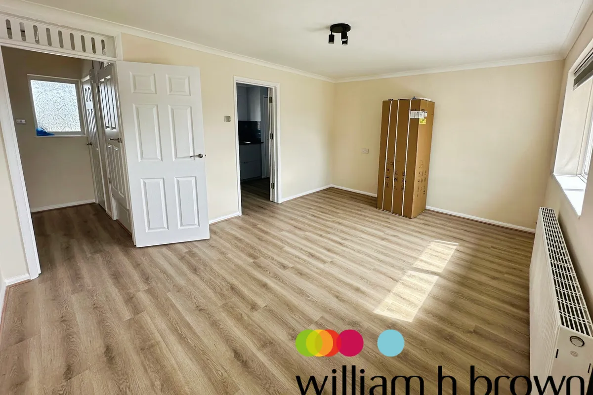 Flat Lancaster Way in Braintree