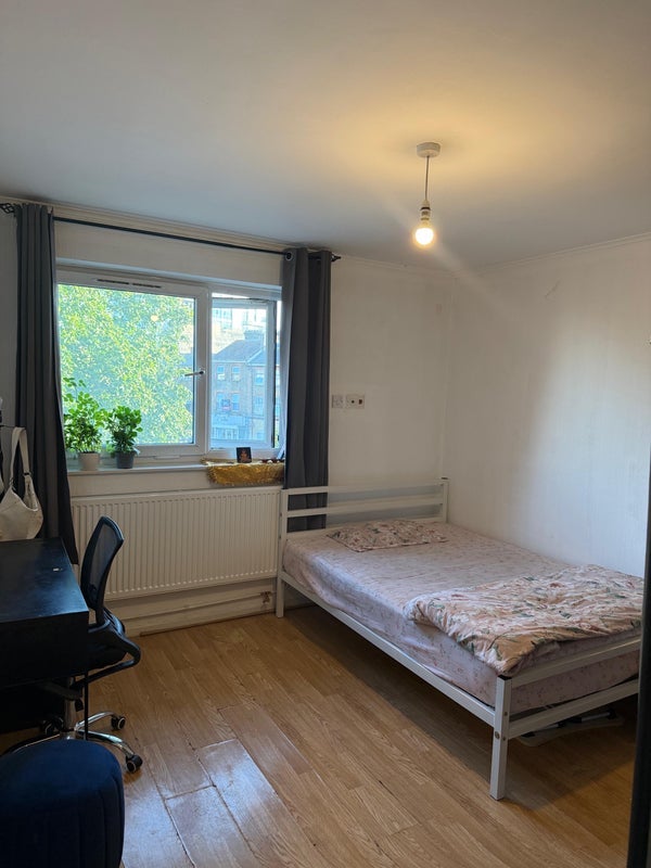 Room Rhodeswell Road in Greater London