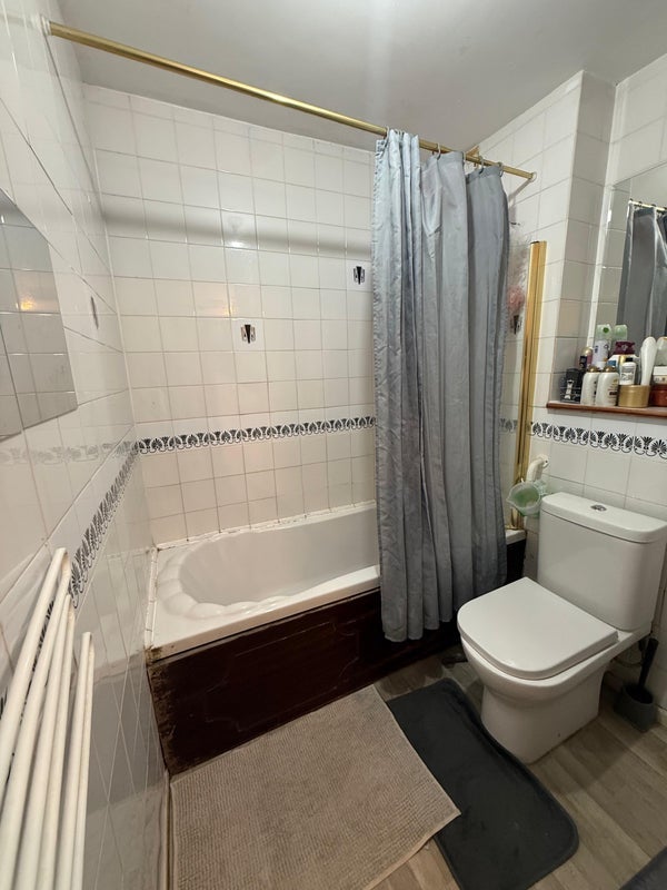 Room Rhodeswell Road in Greater London