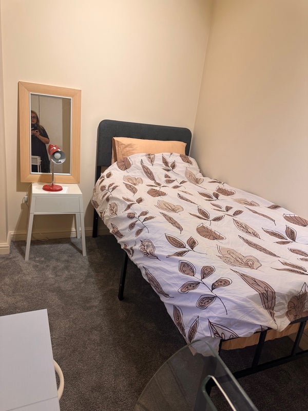 Room Oransay Road in Greater London