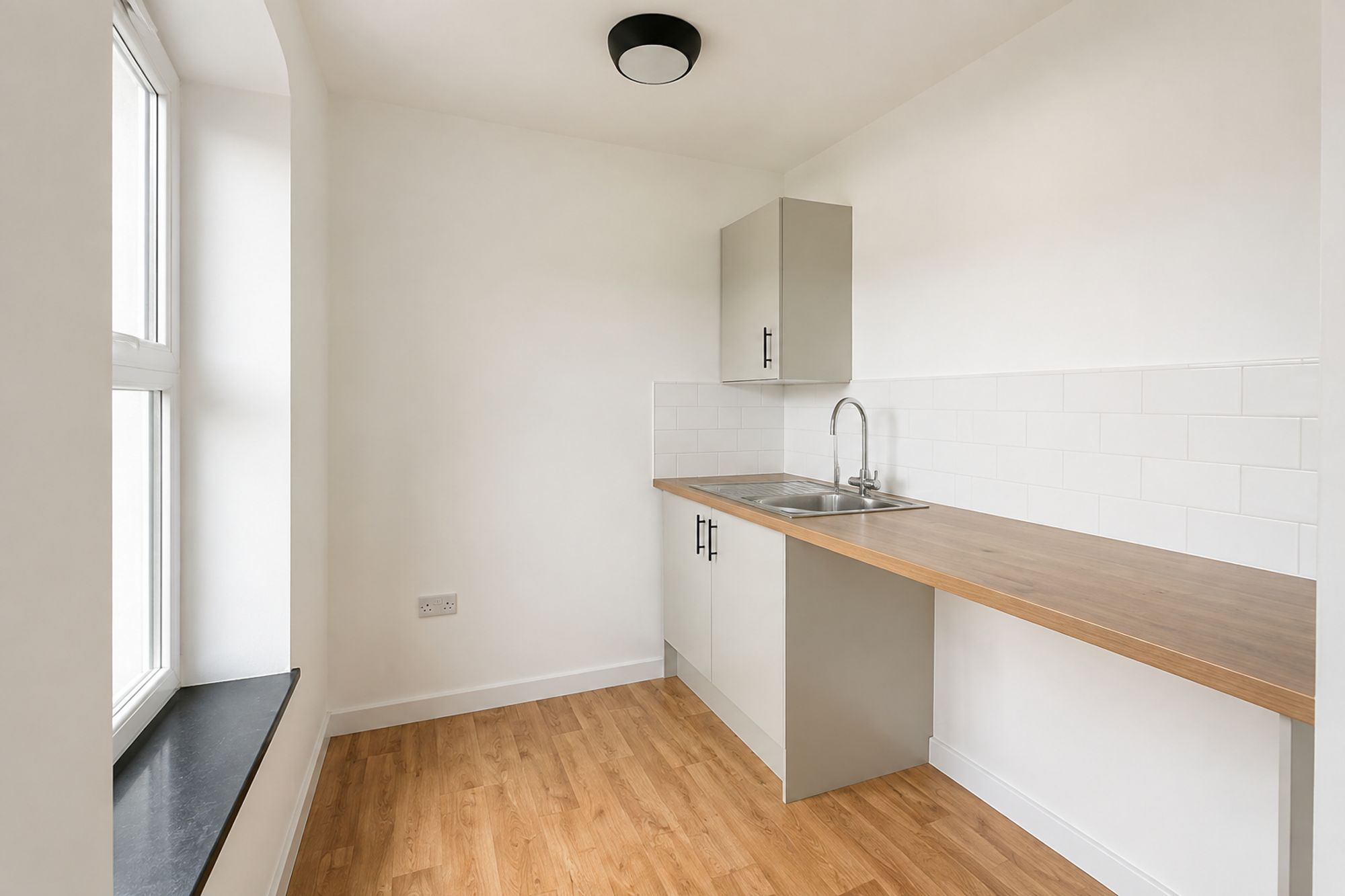 Room Manchester Road in Farnworth