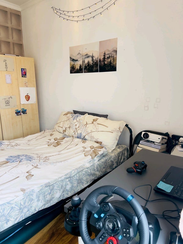 Room Queens Road in Greater London
