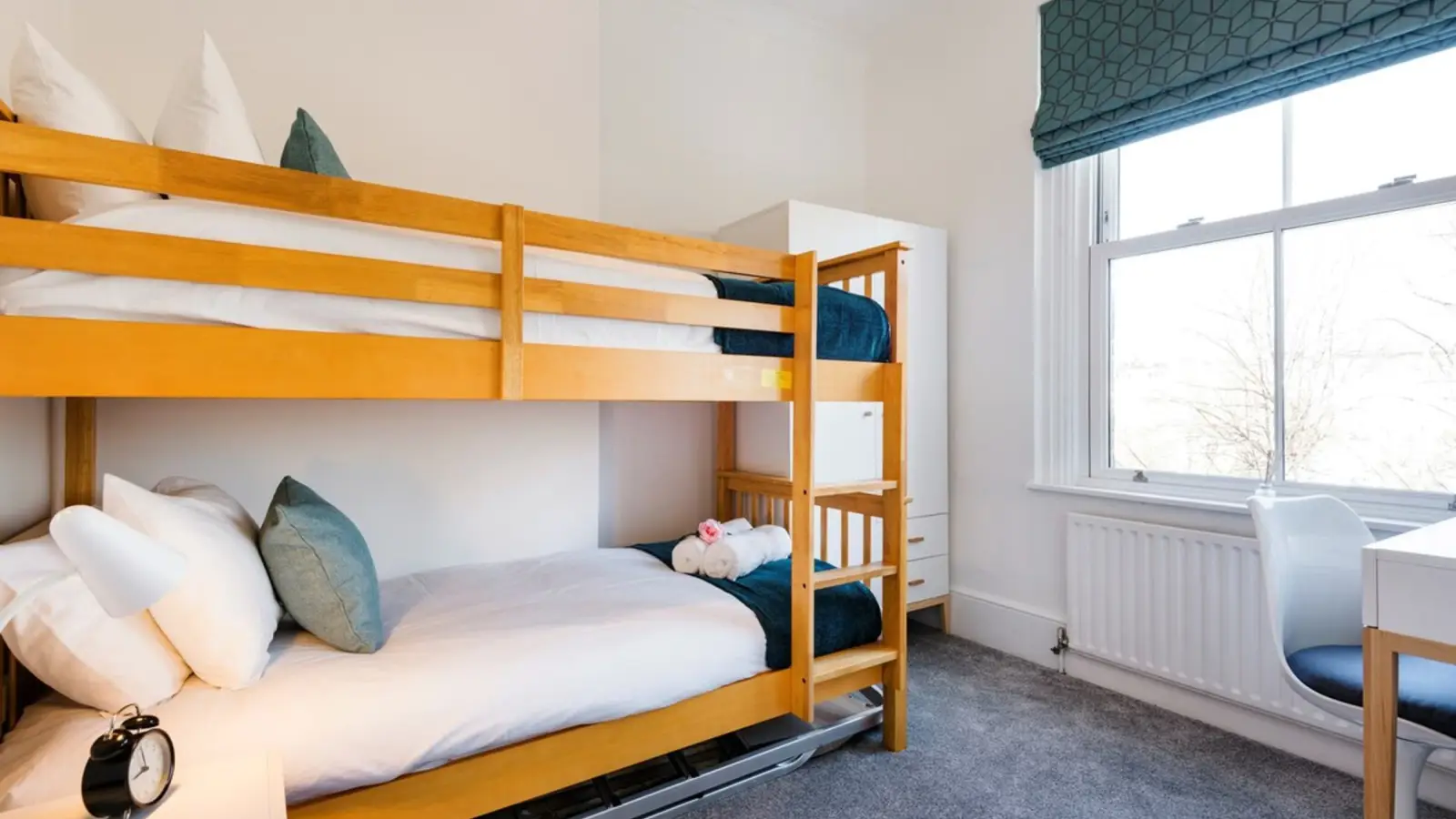 Flat Longridge Road in Greater London