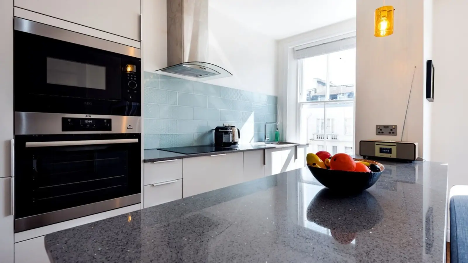 Flat Longridge Road in Greater London