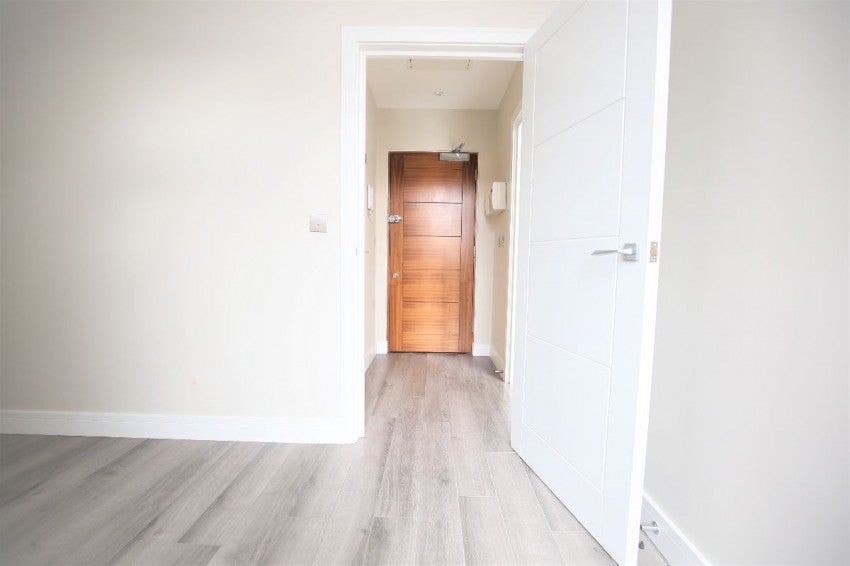 Flat Marlowes Shopping Precinct in Dacorum