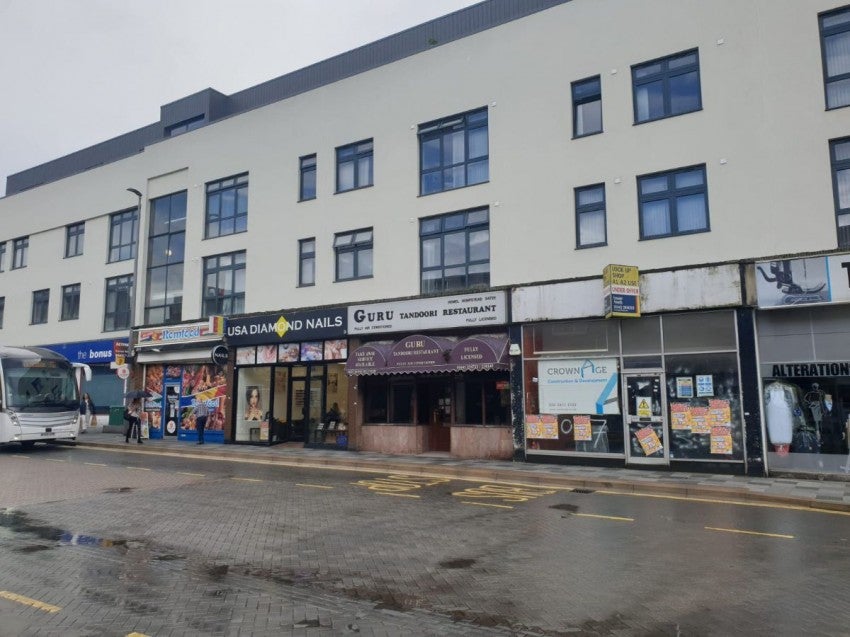 Flat Marlowes Shopping Precinct in Dacorum