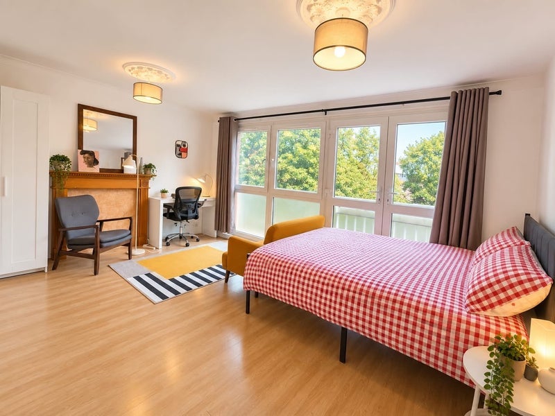 Room Sandalwood Close in Greater London