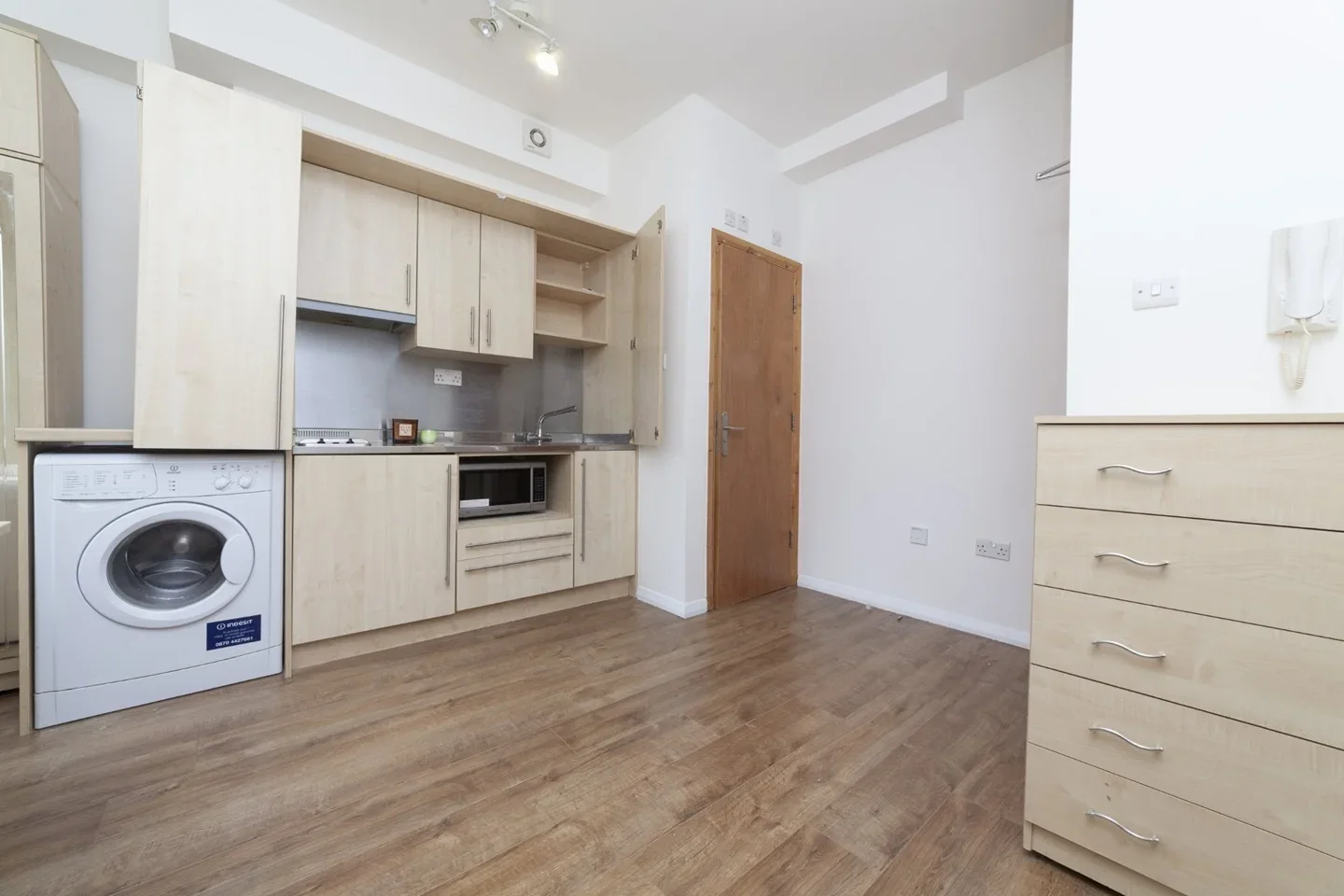 Flat Rufford Street in Greater London