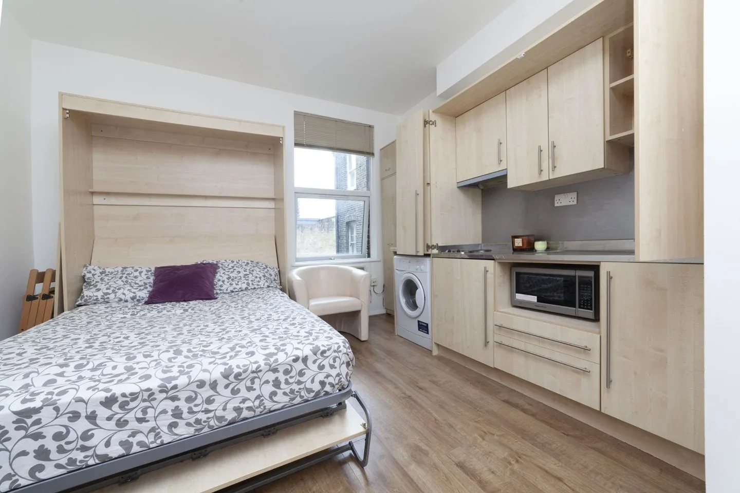 Flat Rufford Street in Greater London