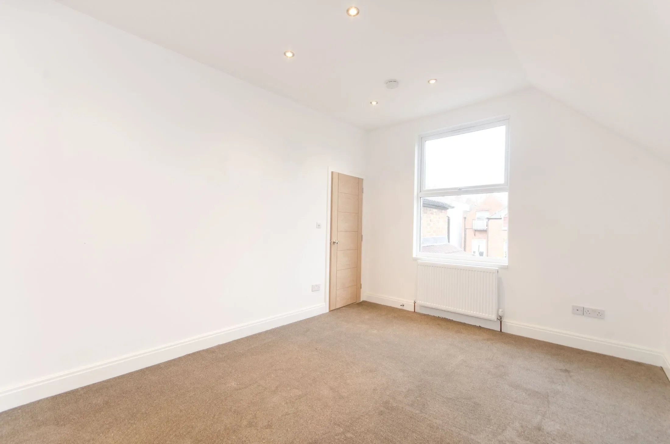 Flat Park Avenue in Greater London