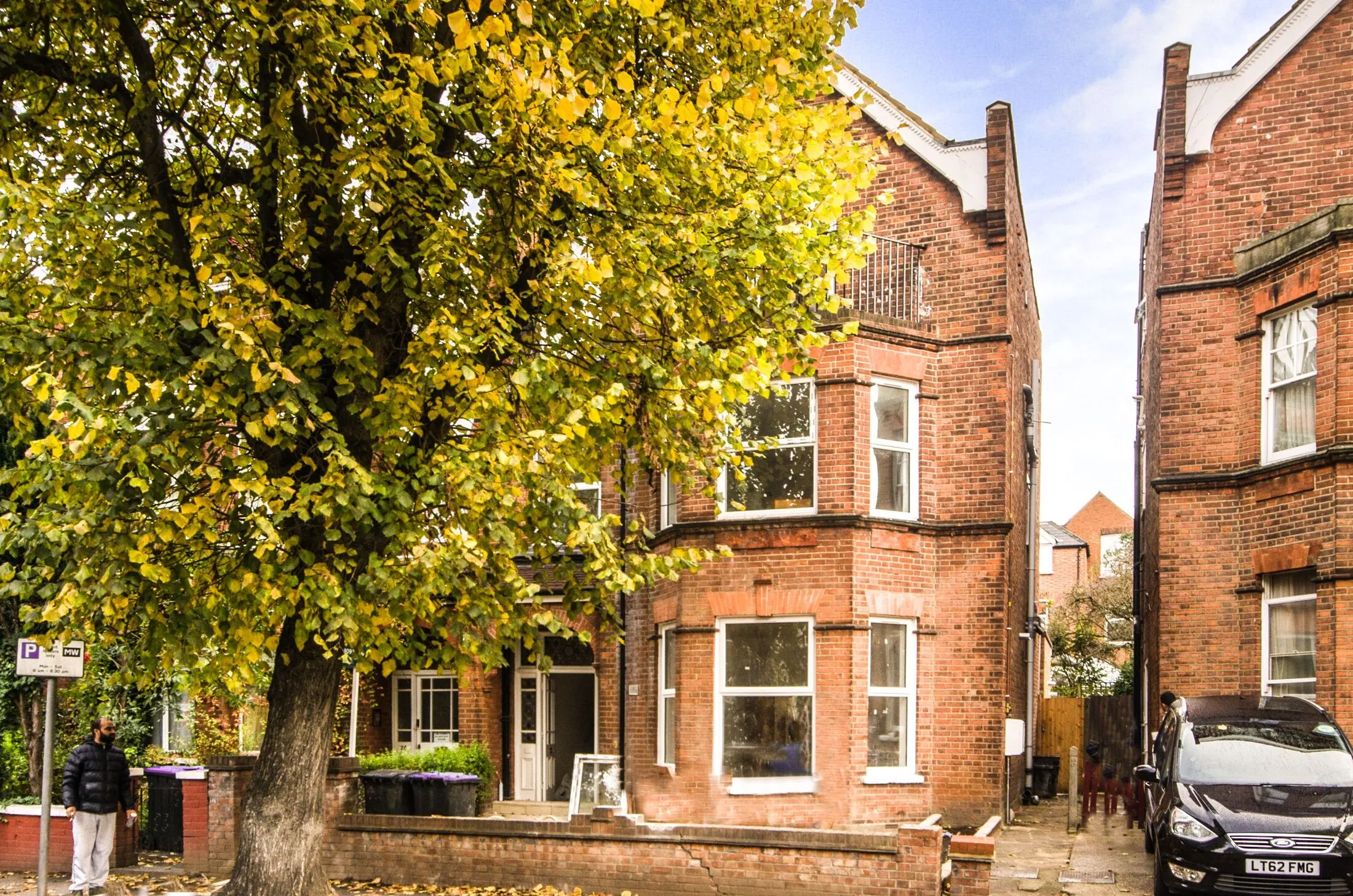 Flat Park Avenue in Greater London