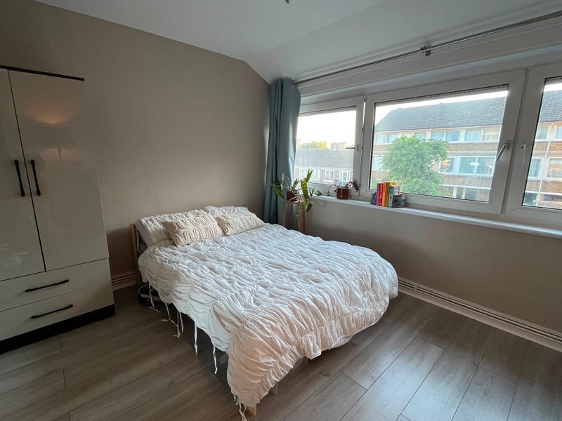 Room Garnies Close in Greater London