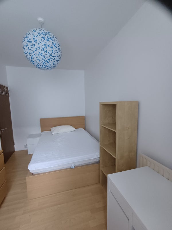 Room Wandsworth Road in Greater London