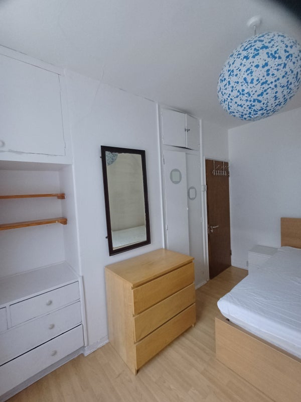 Room Wandsworth Road in Greater London