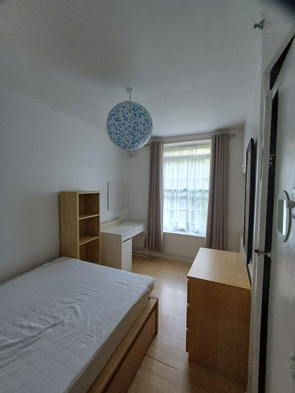 Room Wandsworth Road in Greater London